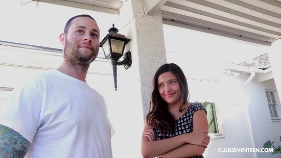 Будущая порно звезда впервые трахается на камеру на кастинге