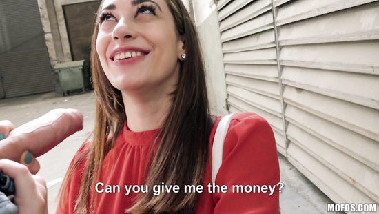 Пососала член пикаперу от первого лица и дала себя трахнуть за деньги