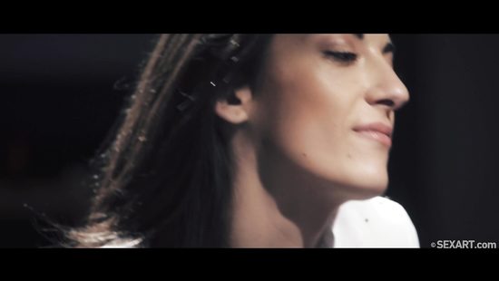 Секс в ночном офисе худенькой секретарши с молодым начальником