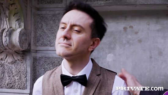 Студентка латинка пробует групповой секс с двумя преподавателями