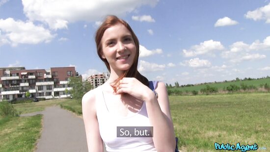 Рыжую студентку трахнули на холме