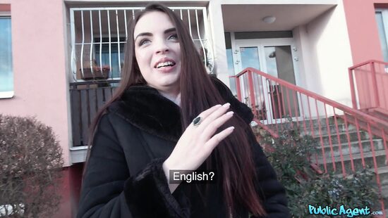 Русскую с пухлыми сосками трахнули в спальне