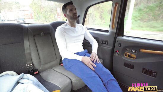 Флирт в такси заканчивается одинаково