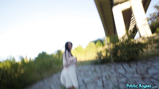 Скука на автобусной остановке