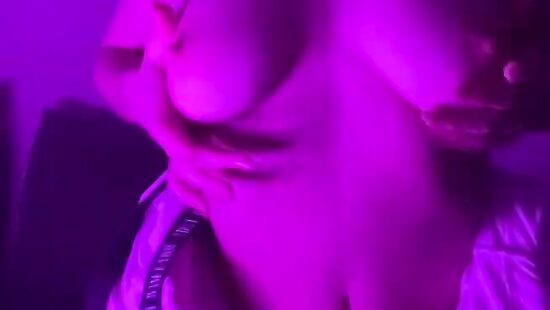 Люблю свои сисечки)