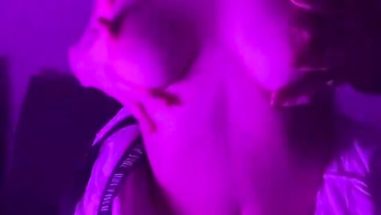 Люблю свои сисечки)