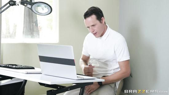 Раскосая грудастая мачеха попробовала на вкус сперму своего пасынка