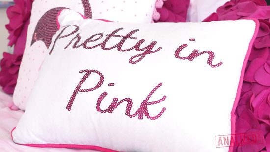 Поймал соседку в своей гардеробной за дрочкой и наказал анальным сексом