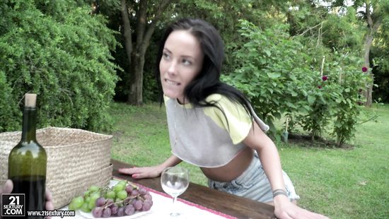 Пикник на природе с новой знакомой закончился глубоким минетом