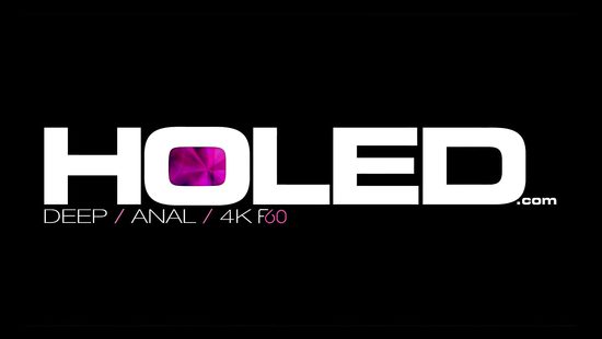 После учёбы брюнетка принесла приятелю игрушки и попросила трахнуть в попу