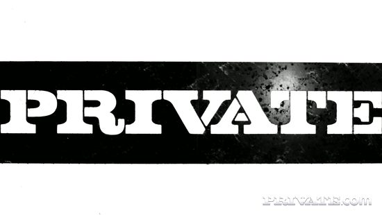 Дерзкая русская брюнетка с натуральными титьками проходит кастинг Private