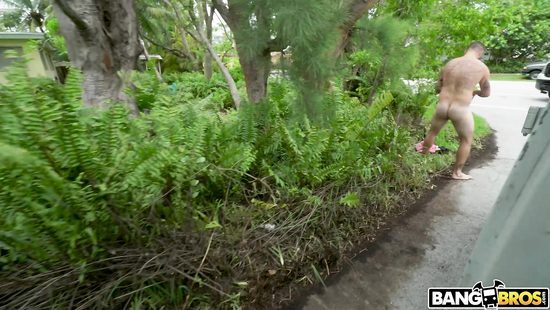 Ариэлла Феррера по дороге в Майами соблазняет всех понравившихся мужиков