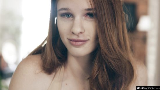 Встретила милого с работы минетом и раздвинула перед ним стройные ноги