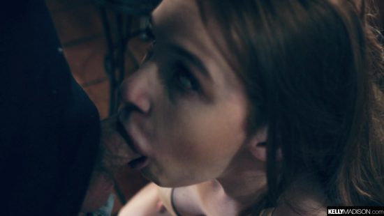 Встретила милого с работы минетом и раздвинула перед ним стройные ноги