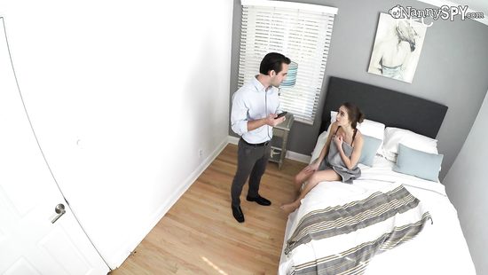 Бойфренд спалил подругу за дрочкой и наказал жарким сексом