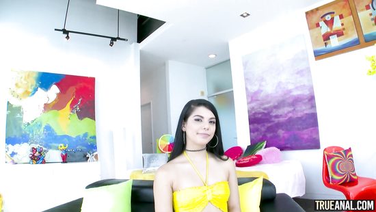 Gina Valentina на кастинге получила толстый член в свою сочную попку