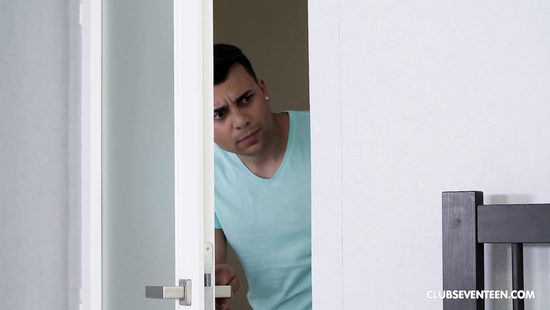 Удачно заглянул в гости к своей грудастой однокурснице