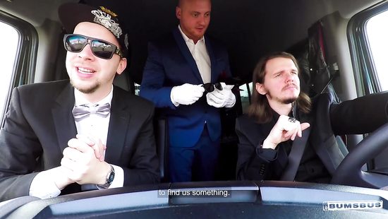 Пикапер в костюме развёл на секс в машине грудастую чешскую красотку