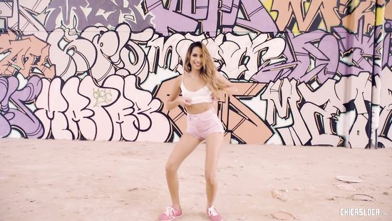 Встретил на улице красавицу латинку и не упустил момент