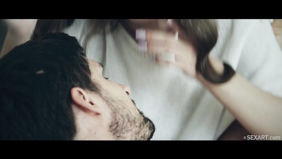 Освежившись утром в океане чувственная брюнетка чпокнулась с любимым