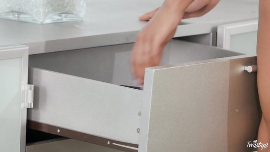 Шоколадная малышка знает как удовлетворить белого любовника