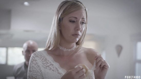 Жестокий бизнесмен грубо овладел в офисе грудастой секретаршей