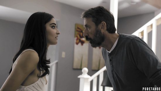 Вредный отчим отшлёпал красивую падчерицу и наказал её сексом