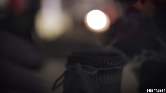 Дала официанту в общественном туалете, а потом и мужу в спальне