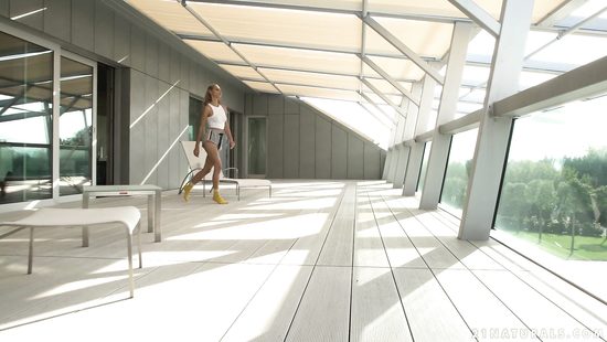 Красивые ножки подружки сводят чувака с ума и дарят удовольствие