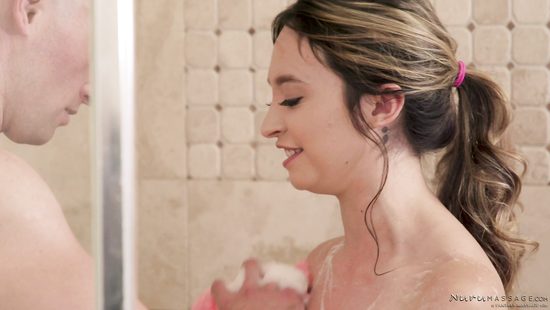 Блоггер пришёл на NURU массаж чтобы описать все тонкости процедуры