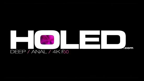 Опытная анальщица спокойно приняла в жопу мощный член бойфренда