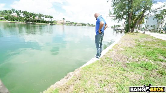 Jmac обалдел от огромной жопы и сисек блондинки и приболтал её на секс