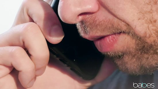 Психолог посмотрел на мастурбацию девчонки и решил помочь ей кончить