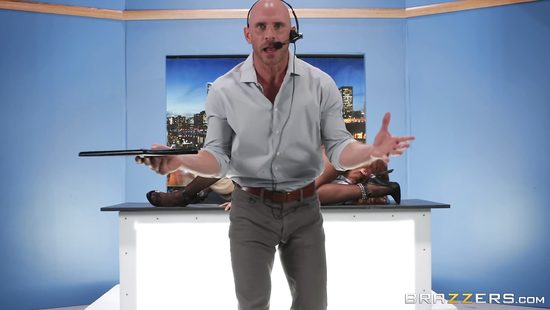 Телеведущие новостей в прямом эфире соблазнили лысого продюсера