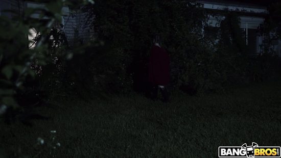 Красную Шапочку с большими сиськами трахнул человек с бензопилой