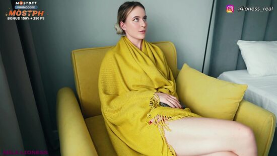 Смотри, какой членчик! Хочешь его?