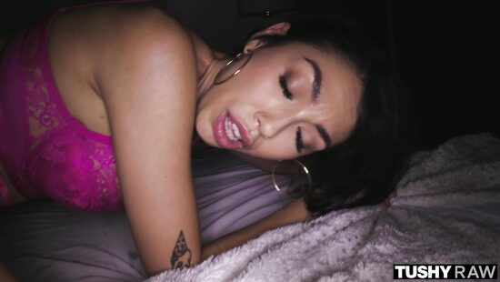 Розовыми стрингами доступ не закрыть