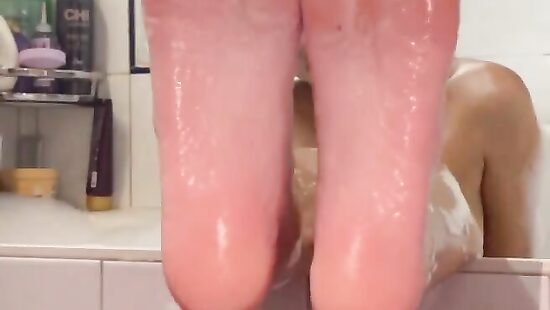 Who's ready to cum on my feet?