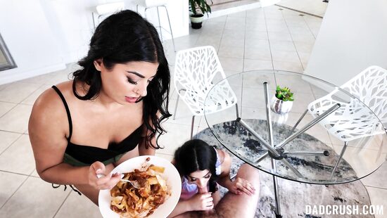 Две киски, четыре сиськи и никаких побочек