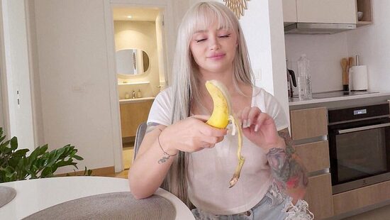 Сначала банан, а потом член