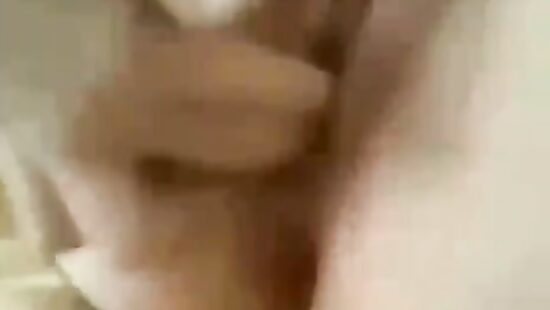 Подружка сестры скинула видео, как она мастурбирует...