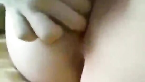 Подружка сестры скинула видео, как она мастурбирует...