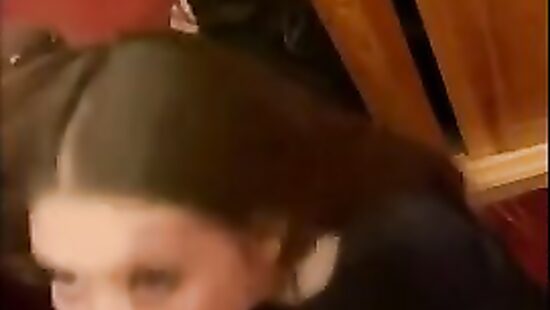 Послушная  сладко полирует хуй на коленях и становится рачком