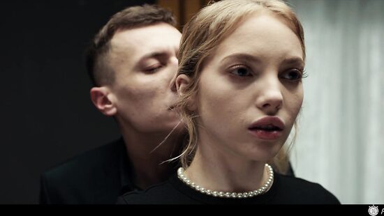 Не забывай своё место, крошка