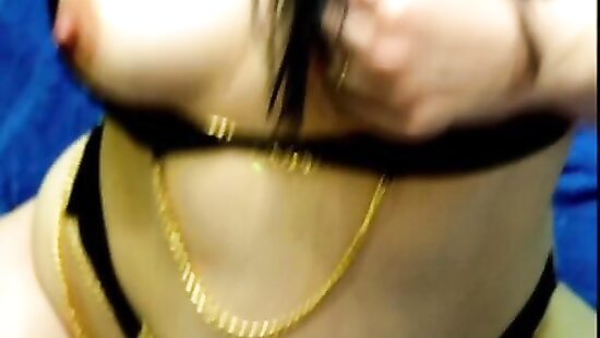 Развлекается    