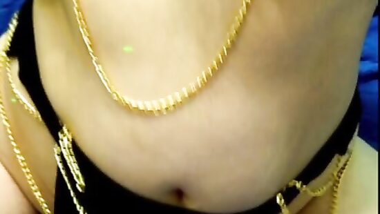 Развлекается    