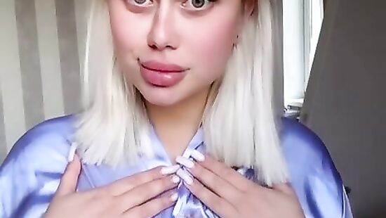 Трясу своими сисечками))