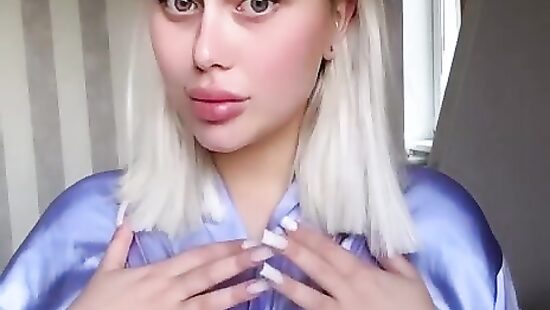 Трясу своими сисечками))