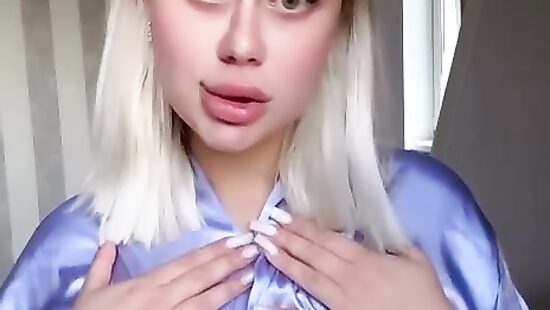 Трясу своими сисечками))