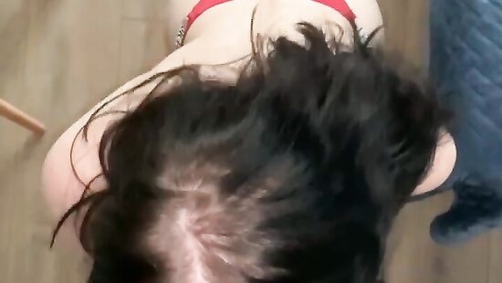 Моя лучшая подруга,делает мальчику хорошо.